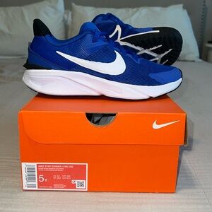 Boys Nike tennis shoes